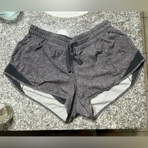 Lululemon Hotty Hot 2.5 Size 6 Grey